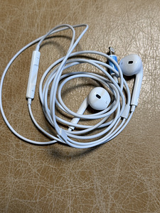 Apple EarPods_lightning (1 фото из 1)