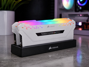 CORSAIR VENGEANCE RGB PRO 16Gb DDR4 3600MHz (1 foto / 3)