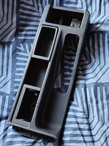 BMW E36 keskkonsool koos sahtlitega - originaal (1 foto / 3)