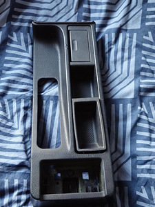 BMW E36 keskkonsool koos sahtlitega - originaal (2 foto / 3)