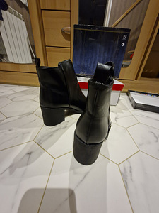 Новые полусапожки от H&M. Стелька 25 - 25,5 см (3 фото из 7)