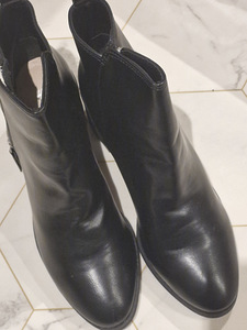 Новые полусапожки от H&M. Стелька 25 - 25,5 см (4 фото из 7)
