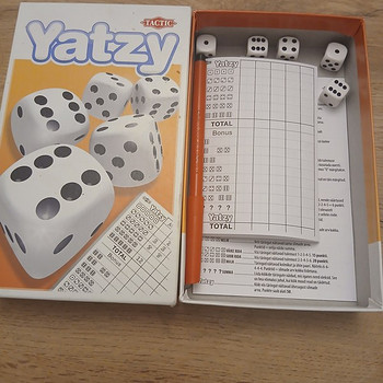 Игра Yatzy