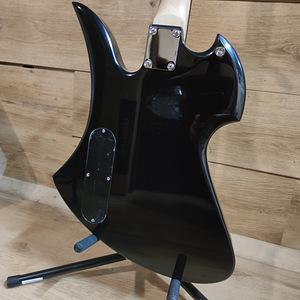 Rock Series Elektrikitarr – Must Võimsus ja Lavaenergia! (3 foto / 3)