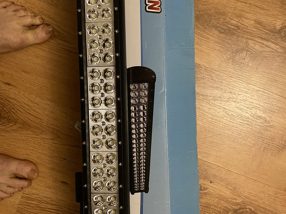 LED-esituli autodele ja eritehnikale