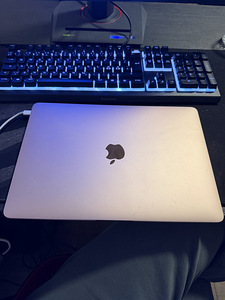 Macbook Air 13 дюймов 2020 (1 фото из 8)