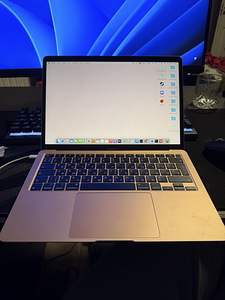 Macbook Air 13 дюймов 2020 (2 фото из 8)