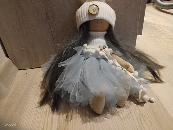 Käsitsi valmistatud nukk