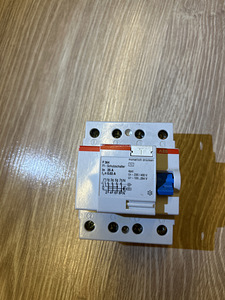 Устройство защитного отключения ABB (1 фото из 1)