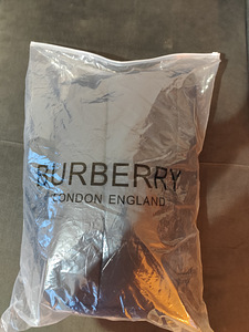 Burberry puffer (2 foto / 2)