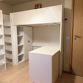 Детская двухъярусная кровать Ikea с письменным столом и шкаф