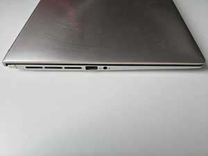 Asus Zenbook UX533FN (4 foto / 5)