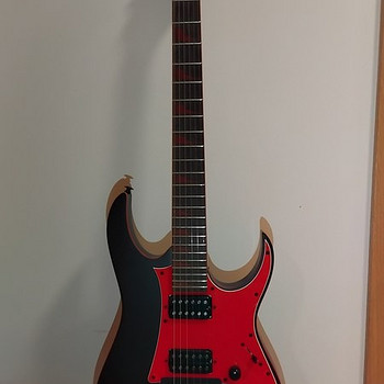 Гитара Ibanez красная и черная