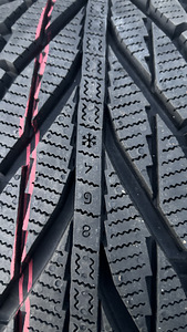 UUED NOKIAN HAKKPELIITTA R2 235/60R18 107R XL 2TK. (4 foto / 6)