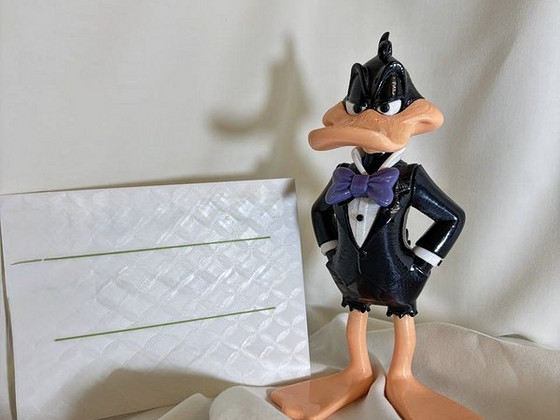 Donald Duck — kollektsioneeritav 3D-pardifiguur smokingus