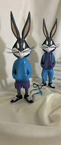 Bugs Bunny — коллекционная 3D-фигурка в худи и кедах (1 фото из 4)