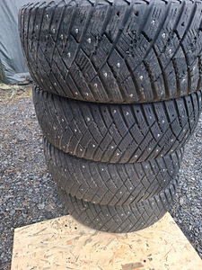 205/55R16 шипованные шины GoodYear UltraGrip 7 мм (1 фото из 3)