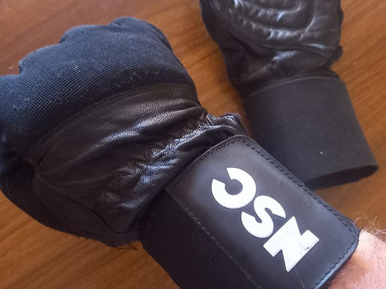 Sõrmedeta treeningkindad (fitness, MMA, treening)