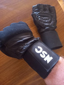 Sõrmedeta treeningkindad (fitness, MMA, treening) (1 foto / 4)
