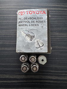 Toyota vargamutrite komplekt (1 foto / 2)