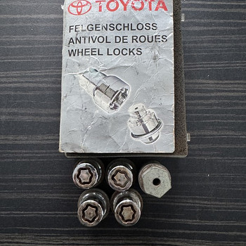 Toyota vargamutrite komplekt