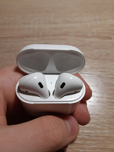 Airpods 2-го поколения (1 фото из 3)