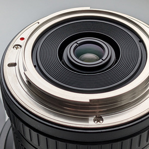 Samyang MF 8mm F/3.5 Fish-Eye CS II APS-C Canon EF (4 фото из 4)