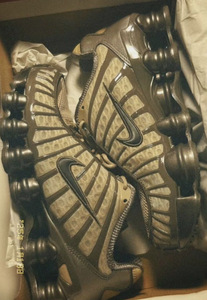 Кроссовки shox (1 фото из 2)