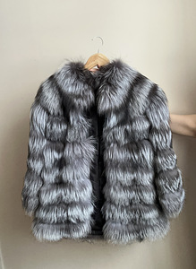 Шуба из серебристой лисы (3 фото из 9)
