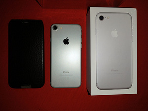 Apple iPhone 7 128GB серебристый (2 фото из 2)