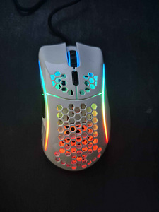 Мышь Glorious Model D - глянцевая (1 фото из 3)
