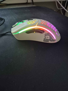 Мышь Glorious Model D - глянцевая (3 фото из 3)