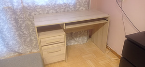 Стол письменный (2 фото из 3)