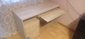 Стол письменный (3 фото из 3)