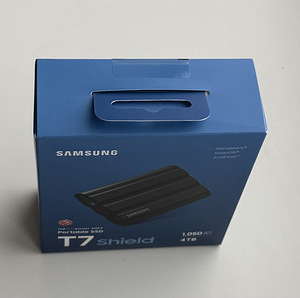 Samsung Portable SSD T7 Shield 4TB Black (5 foto / 5)