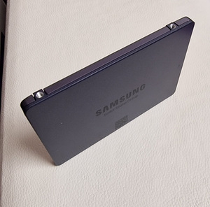 Samsung MZ-76Q2T0BW, 2.5", 2 TB (5 foto / 6)