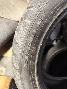 225/50 R18 (2 фото из 4)