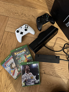 Xbox One + Kinect + 2 контроллера + 3 игры (1 фото из 6)