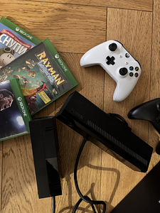 Xbox One + Kinect + 2 контроллера + 3 игры (2 фото из 6)