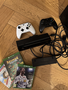 Xbox One + Kinect + 2 контроллера + 3 игры (3 фото из 6)