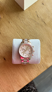 Женские часы Michael Kors (2 фото из 3)