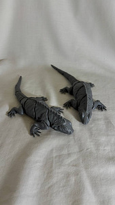 3D-iguana/sisalik (liikuv) — hall “kivi” stiil, dekoratsioon/mänguasi (3 foto / 4)