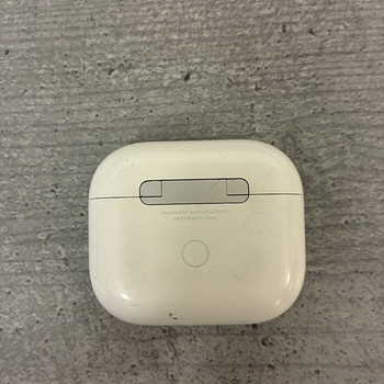 Airpods бу полностью рабочии в хорошем состоянии