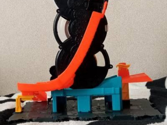 Hot Wheels аттракцион ввиде колёс.