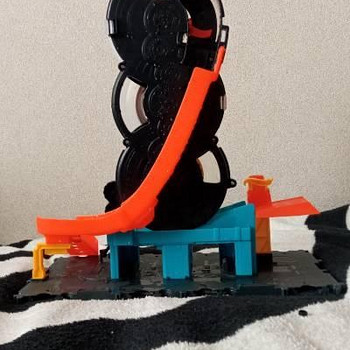 Hot Wheels rataste atraktsioon.