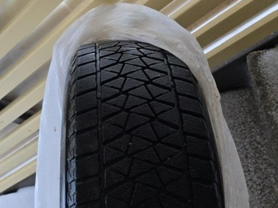 235/65R18 Bridgestone Blizzak m+s
