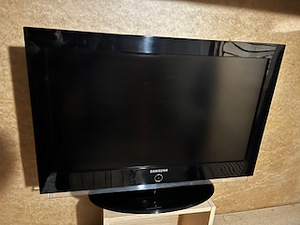 Samsung LE32M71B ЖК-телевизор 32 (3 фото из 3)
