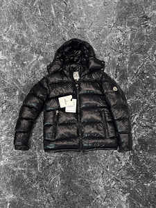 Зимняя куртка MONCLER, размер M (1 фото из 2)