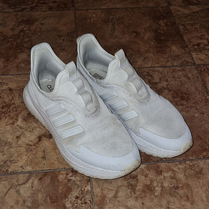 Кроссовки Adidas (1 фото из 5)