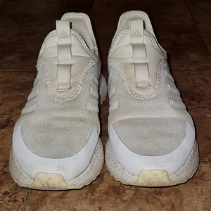 Кроссовки Adidas (4 фото из 5)